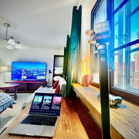 Old Town Best View Wifi 300 Mb/S Huge Screen Netflix Appletv Amazontv ワルシャワ エクステリア 写真