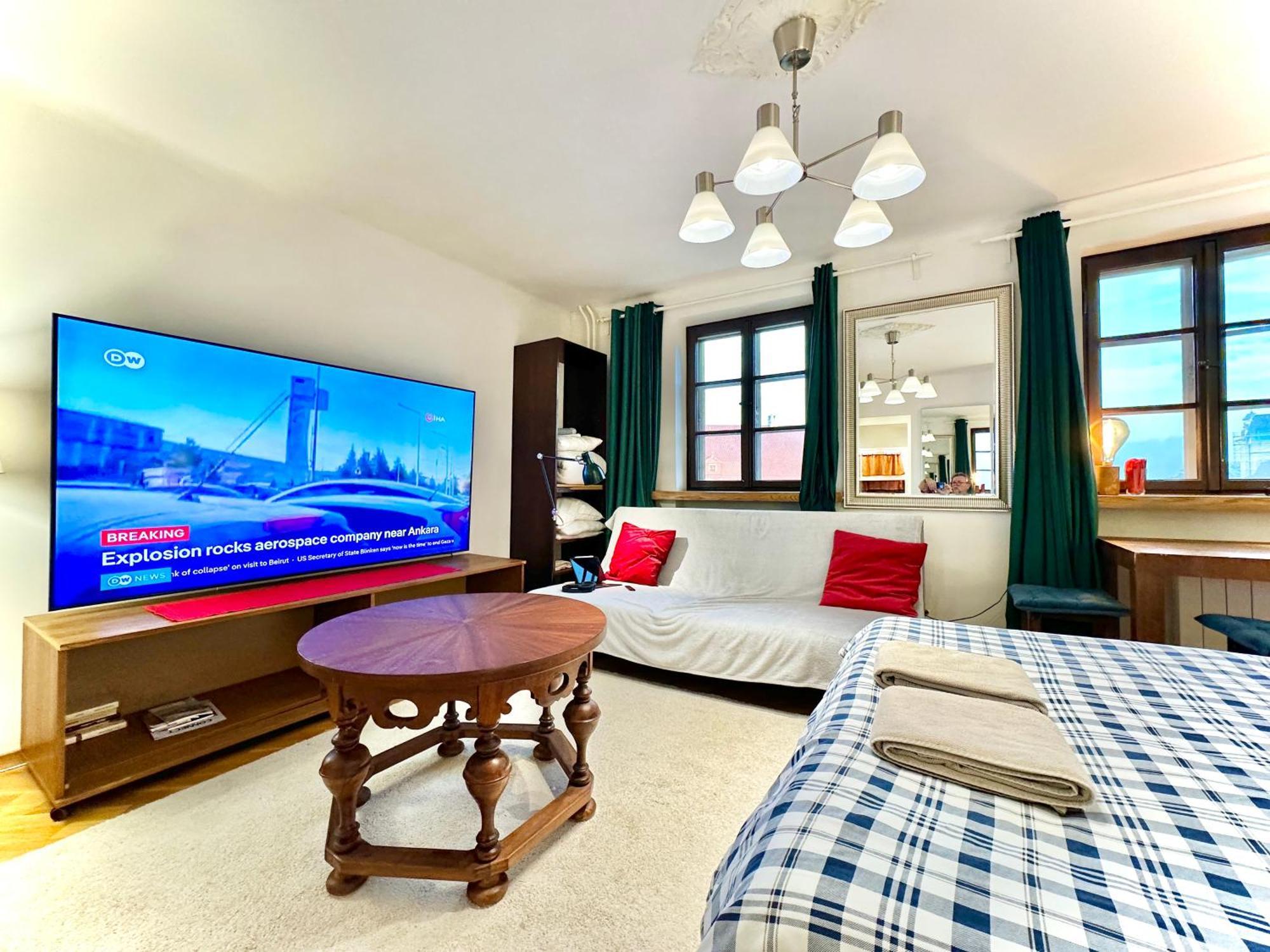 Old Town Best View Wifi 300 Mb/S Huge Screen Netflix Appletv Amazontv ワルシャワ エクステリア 写真