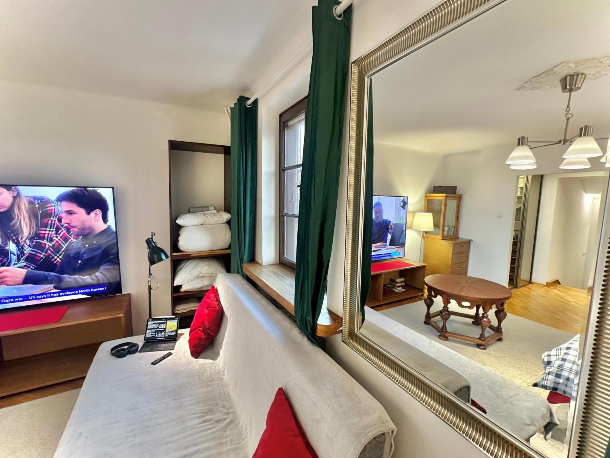 Old Town Best View Wifi 300 Mb/S Huge Screen Netflix Appletv Amazontv ワルシャワ エクステリア 写真